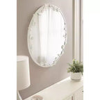 Specchio da parete rotondo bianco floreale e con farfalle, struttura in metallo, 66x66 cm, 1 persona