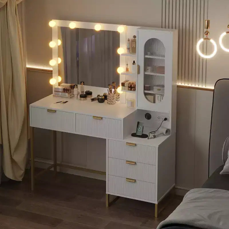 Toeletta moderna con specchio illuminato, prese di corrente, ampio spazio per riporre oggetti, tavolo da trucco scanalato in legno per donne e ragazze