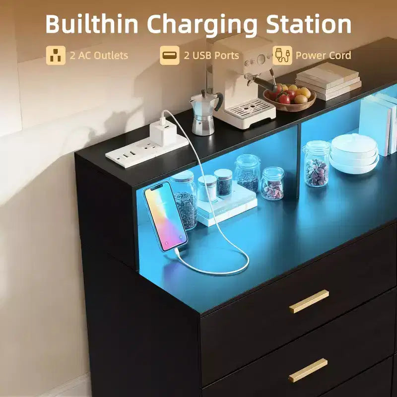 Mobile Bar Caffè da 120 cm (Nero / Noce Scuro / Bianco) – Credenza a 4 Ante con 2 Cassetti e Prese Elettriche